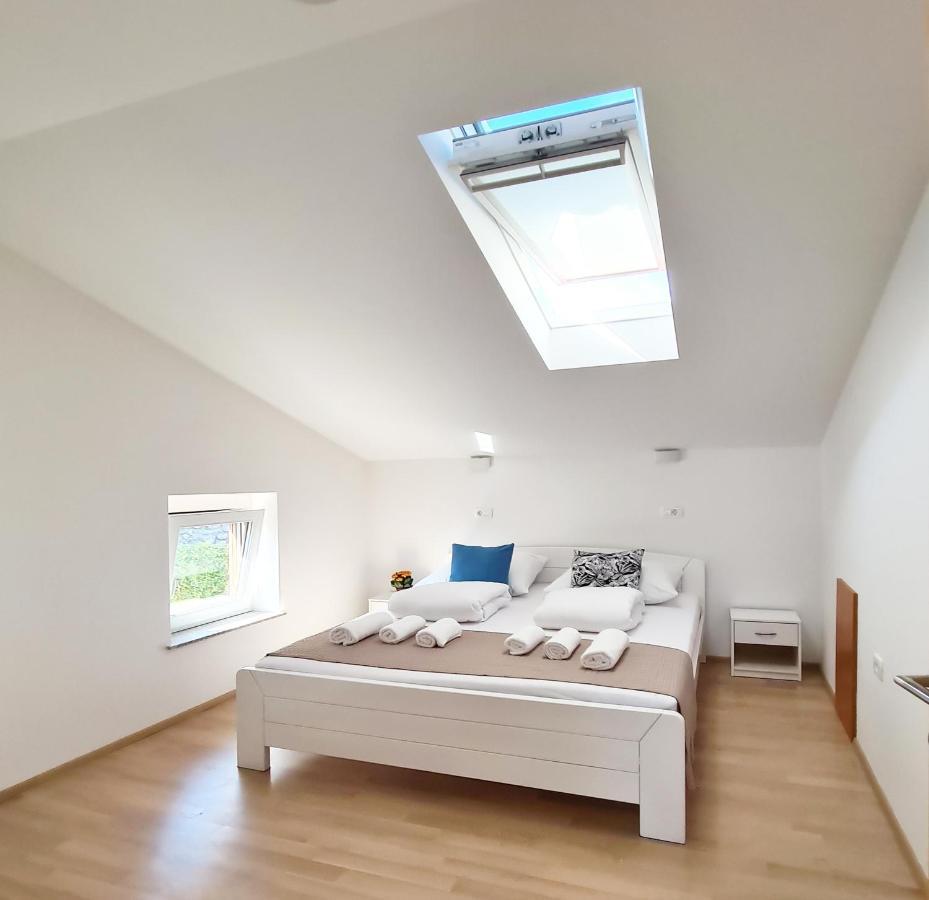 Hisa Idej Apartment Sezana ภายนอก รูปภาพ